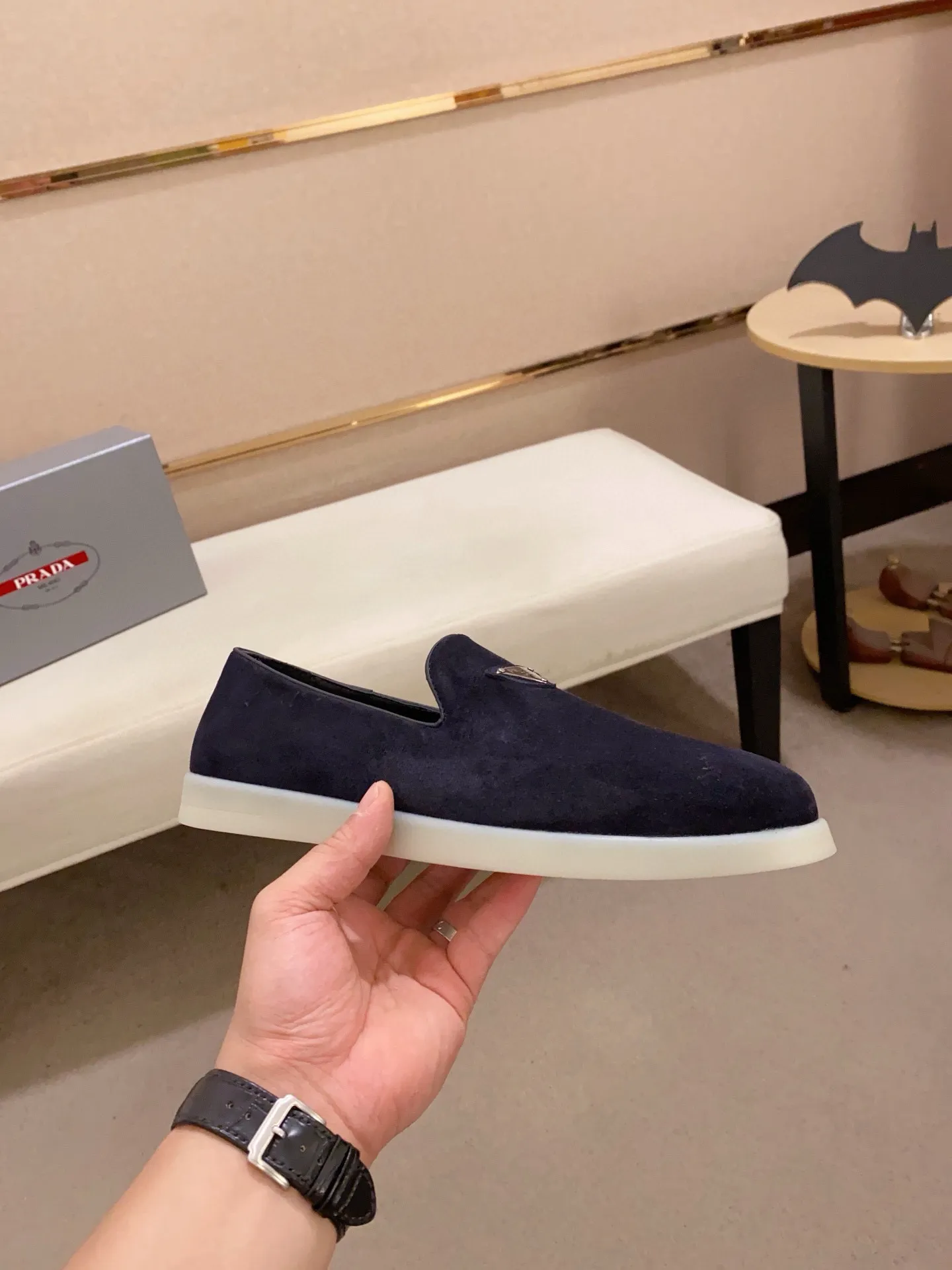 Men's shoes 💰 580💰 ✔️✔️✔️High-quality new PRADA counters are launched at the same time. The new men's shoes and 😘fabrics are selected from high-silk bald cowhide and are made by pure handicrafts. Lining: Full cowhide lining. 👍🏿 High-end ☄️ air-cushion molded anti-slip rubber outsole, exquisite lines, simple and elegant, comfortable and high-end for leisure travel. Code number: 38 to 44 (45 can be customized)